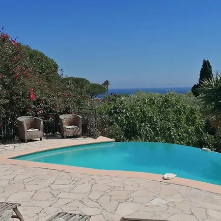 Dans La Cypra Bed & Breakfast 4*