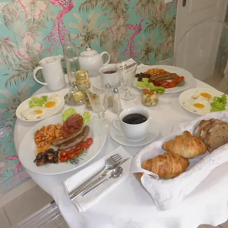 Bed & Breakfast Dans La Cypra Antibes