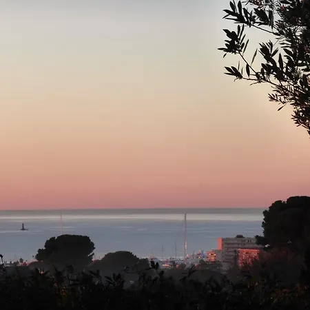 Dans La Cypra Bed & Breakfast Antibes