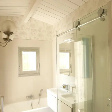 Dans La Cypra Bed & Breakfast 4*