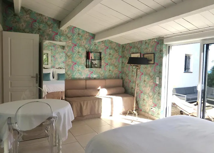 Dans La Cypra Antibes