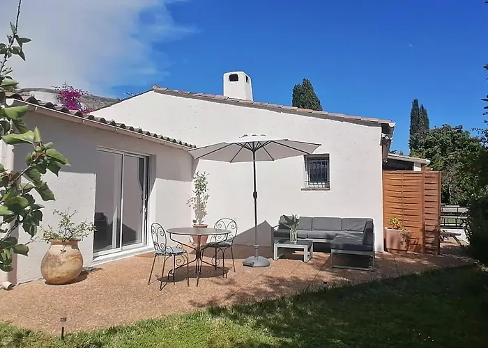 Dans La Cypra Bed & Breakfast 4*