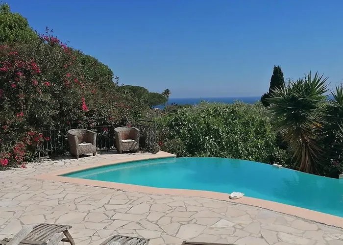 Dans La Cypra Bed & Breakfast 4*