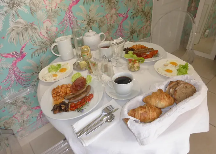 Bed & Breakfast Dans La Cypra Antibes