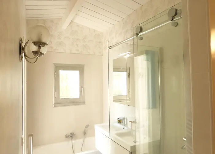 Dans La Cypra Bed & Breakfast 4*